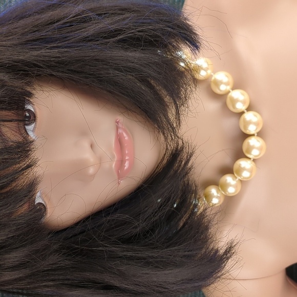 Vintage Oversized Faux Pearl Statement Necklace and Earrings Set - Picture 9 of 10